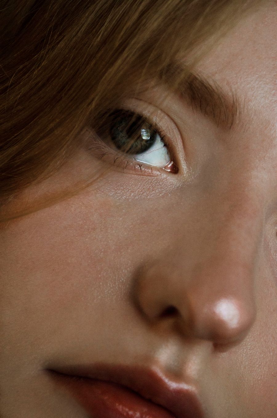 Augenbrauen und Augen als Beauty-Inspiration